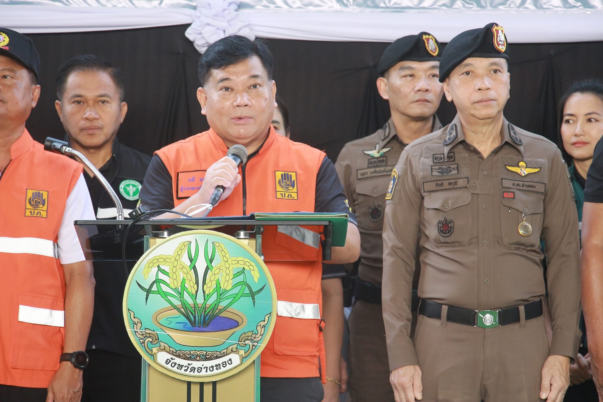 title - ส.ป.ก.อ่างทอง เข้าร่วมเดินรณรงค์สร้างความปลอดภัยแก่ผู้ใช้รถใช้ถนน เนื่องในวันความปลอดภัยของผู้ใช้ถนน ประจำปี พ.ศ. 2569 และกิจกรรม Kick off การสวมหมวกนิรภัย 100% 